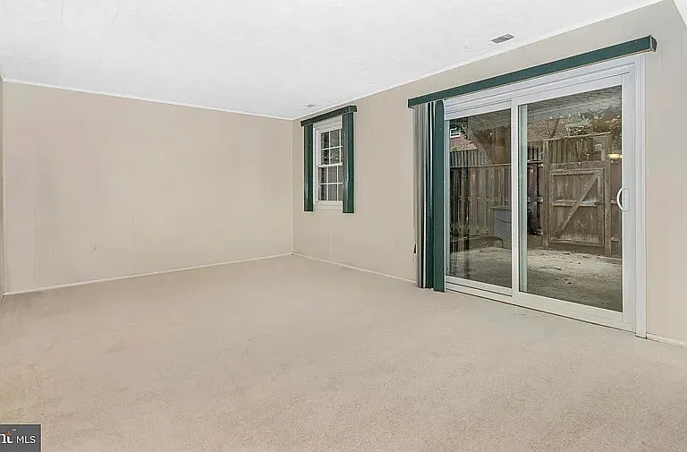 642 Azalea Dr — Photo 1