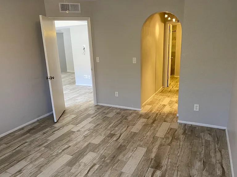 1905 E University Dr — Photo 7