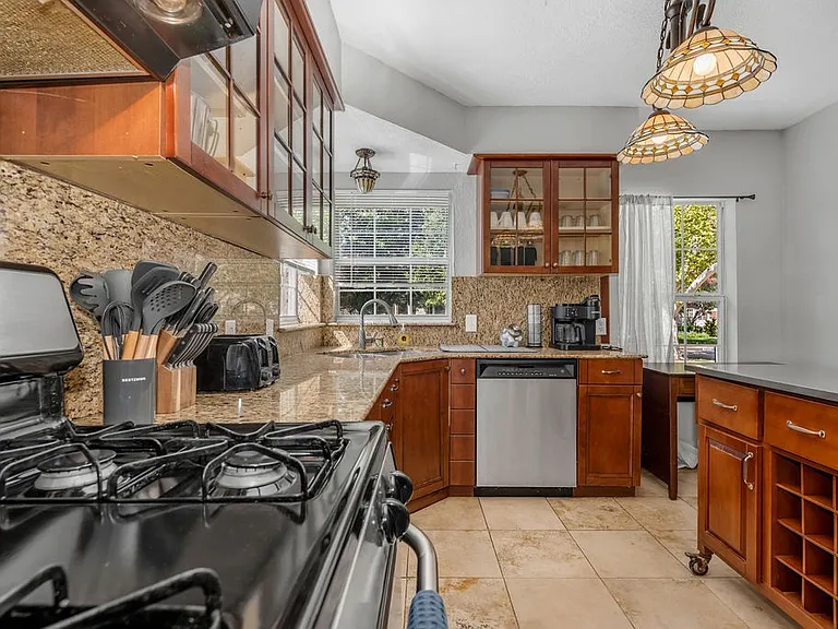 2240 Lawndale Dr — Photo 42