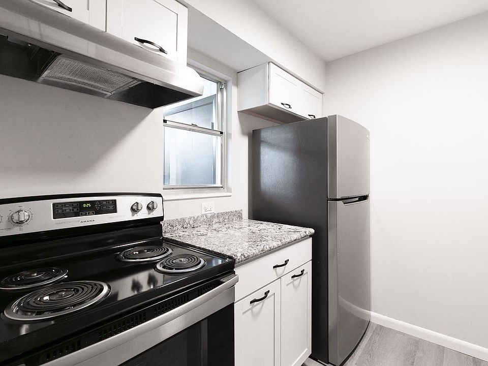 1st image of 4251 SW 21st Pl APT L