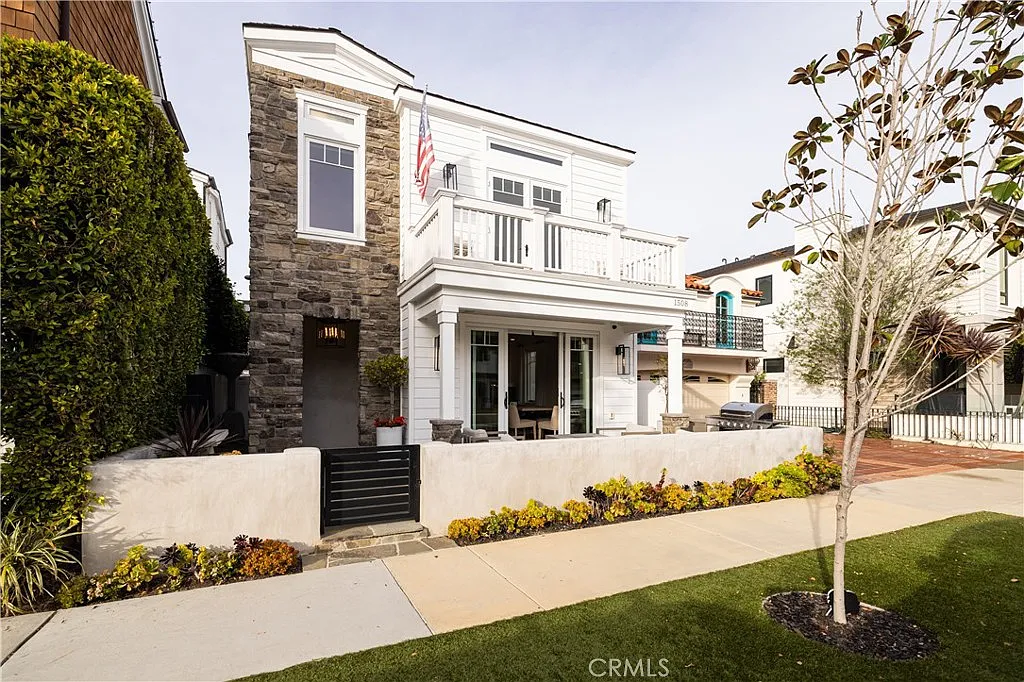 4 bed, 5.5 bath, 3316 sqft, $25,000 — Photo 2