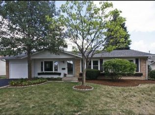 1393 Somerset Ln, Elk Grove Village, IL 60007