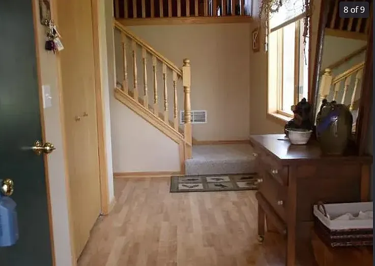 878 Wescott Sq — Photo 3