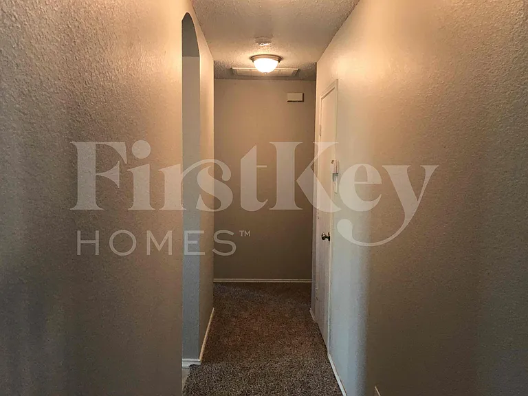 429 W Clover Park Dr — Photo 20