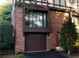 438 Allenberry Dr, Pittsburgh, PA