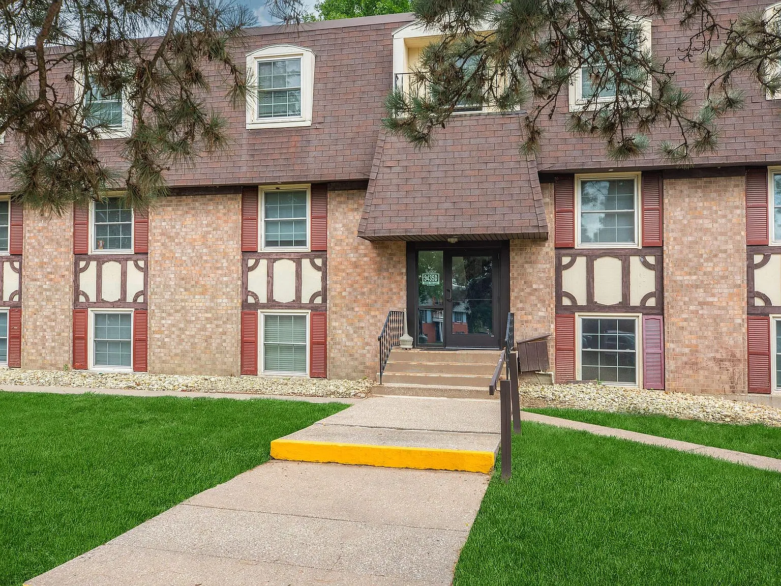 Homewood Manor — Photo 1