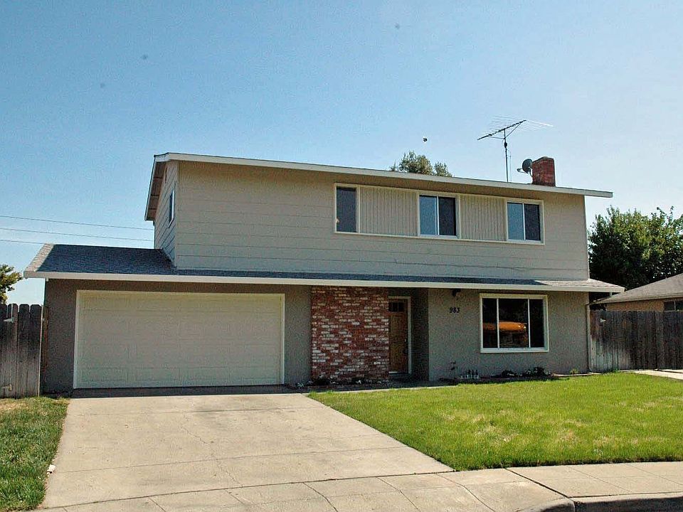 1st image of 983 Cayuga Dr