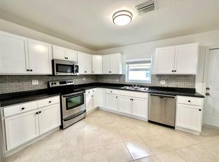 10134 Plant Dr, Palm Beach Gardens, FL 33410