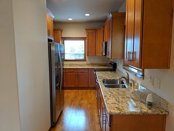 5th image of 2101-2119 37th St #2105