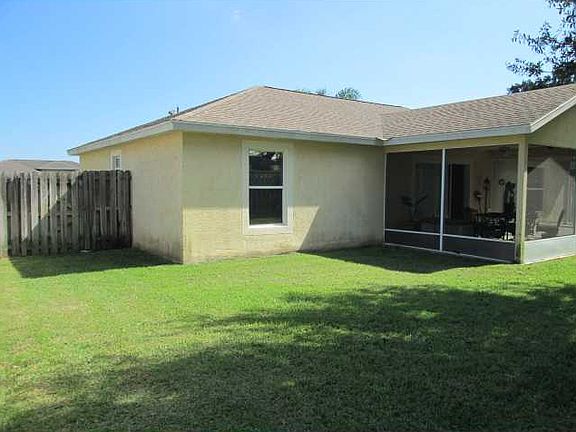 4th image of 1765 Finch Ln SW