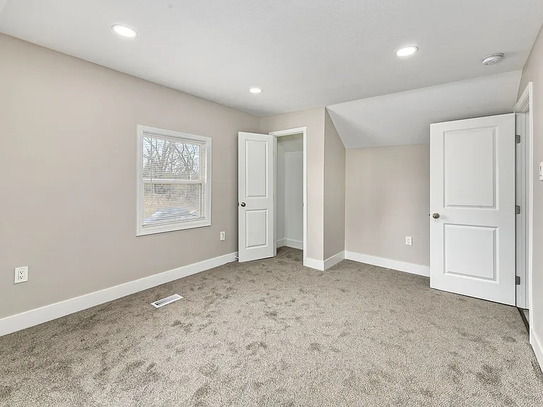 2313 Michigan Ave — Photo 25