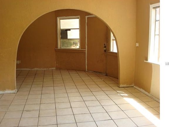 3rd image of 112 N Jupiter Ave