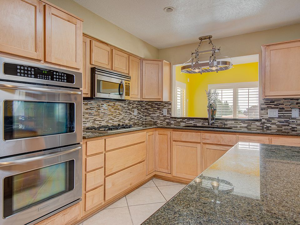1st image of 4005 Lara Dr NE