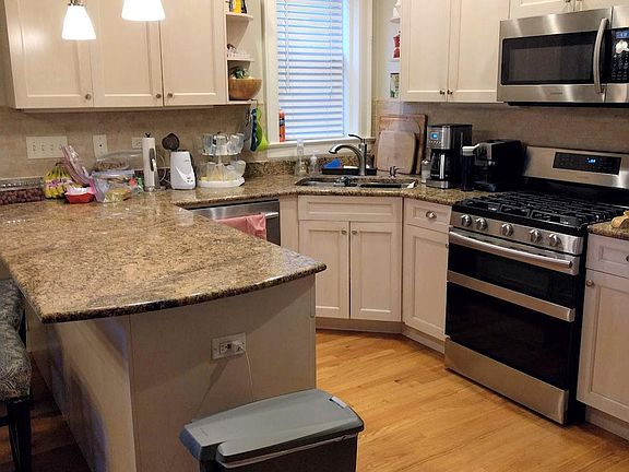 3rd image of 1519 W Sunnyside Ave APT 2