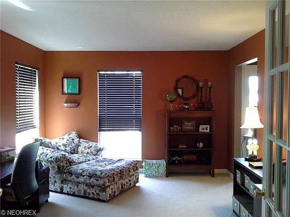 3rd image of 962 Stratford Ct