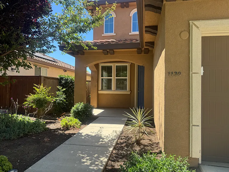 1130 Legion Ct — Photo 2