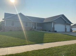 617 Main St S, Center Point, IA 52213