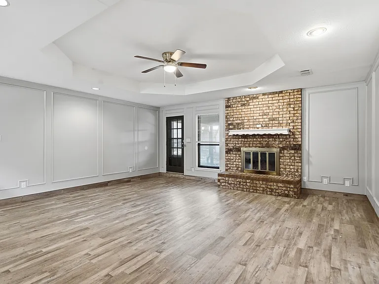 2223 Sierra Dr — Photo 5