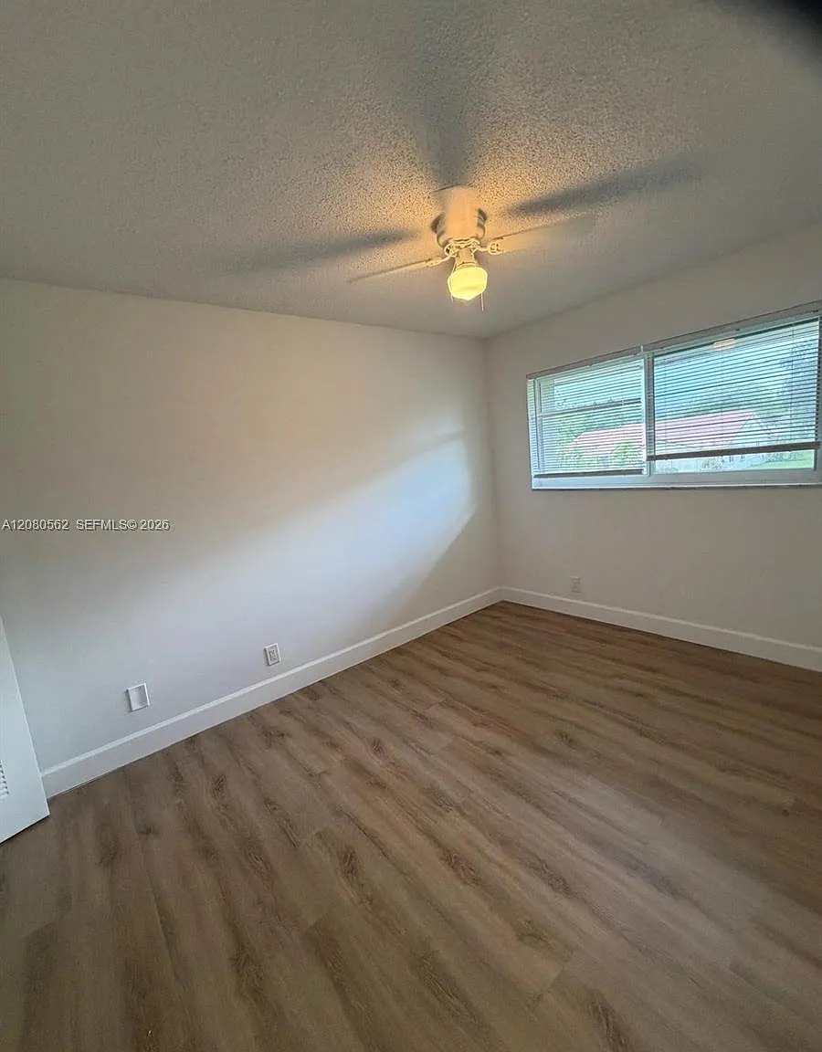 Springs Park East Condo — Photo 4