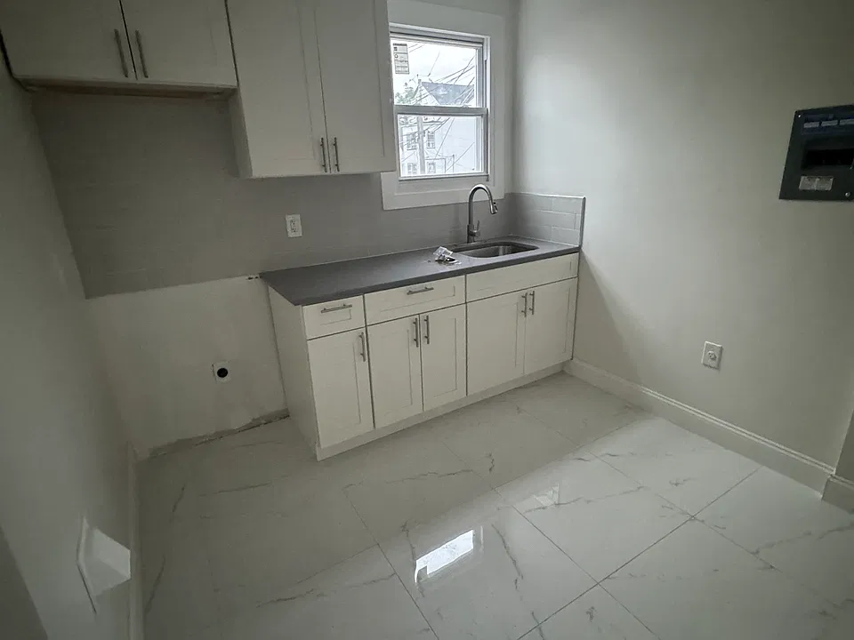 124 Albion Ave #3