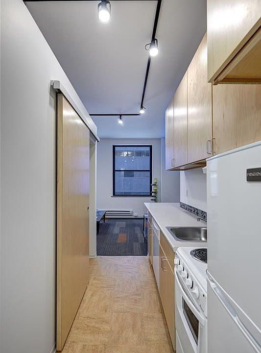 2nd image of 405 6th Ave Unit 806