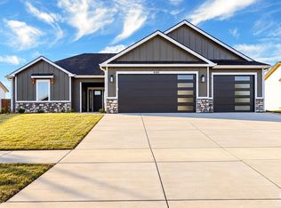 8586 William Dr, Manhattan, KS 66502