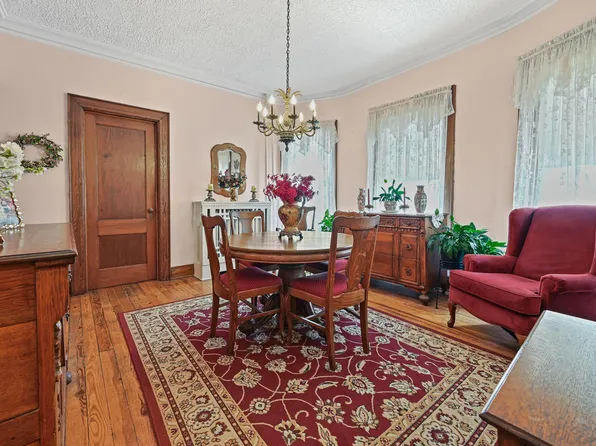 1026 East 2nd Street image 13 of 32