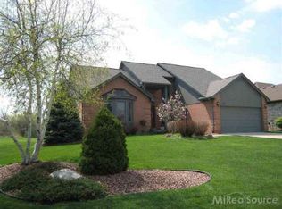 272 Bedlington Dr, Rochester Hills, MI 48307