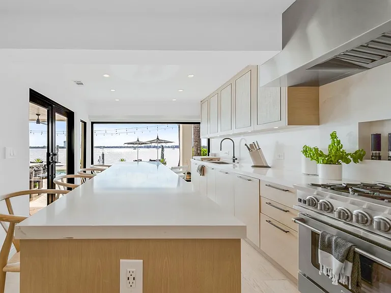 7500 Miami View Dr #SFH — Photo 18