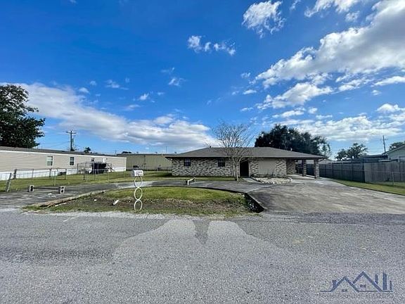 2nd image of 104 Canal Ln