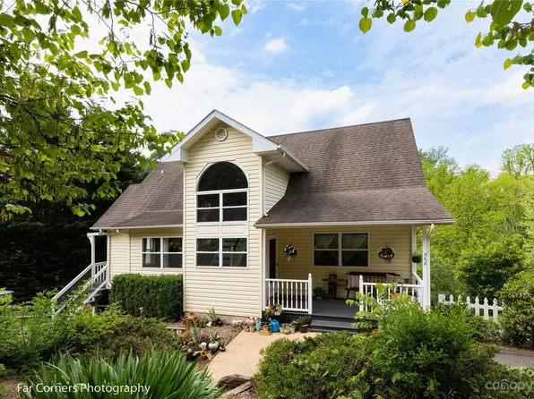 566 Country Dr, Mars Hill, NC 28754