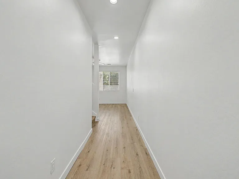 105 W Latona Rd — Photo 5