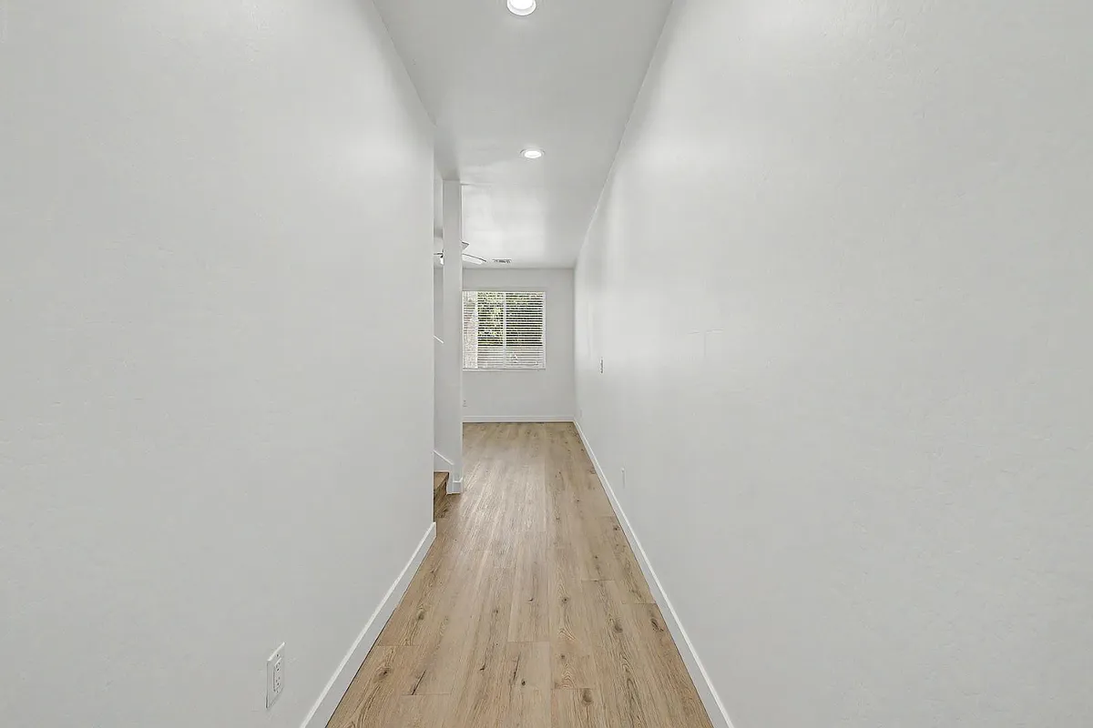 Building Photo - 136 W Latona Rd