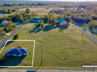 209 S Walton St, Blooming Grove, TX 76626