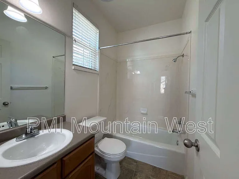 443 Kent Dr — Photo 11