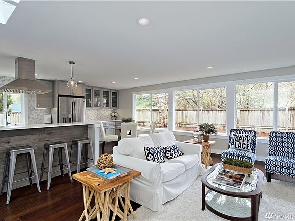 3rd image of 1405 179th Ave NE
