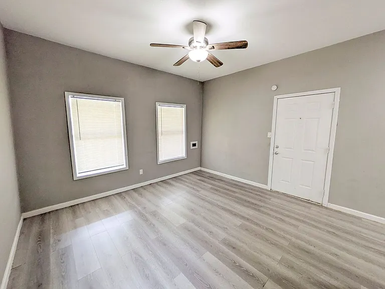 1478 Johns St — Photo 5