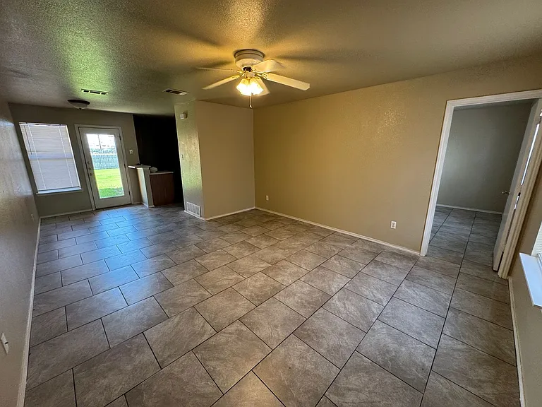 5702 Greengate Dr — Photo 21