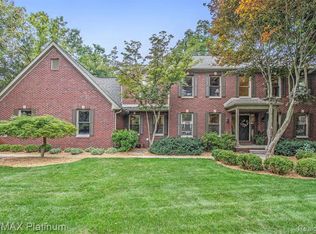 7667 Hunters Point, Brighton, MI 48116