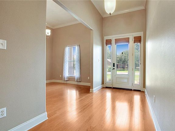 5th image of 120 Lauryn St