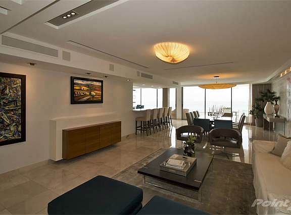 1 Almendro Apt 203