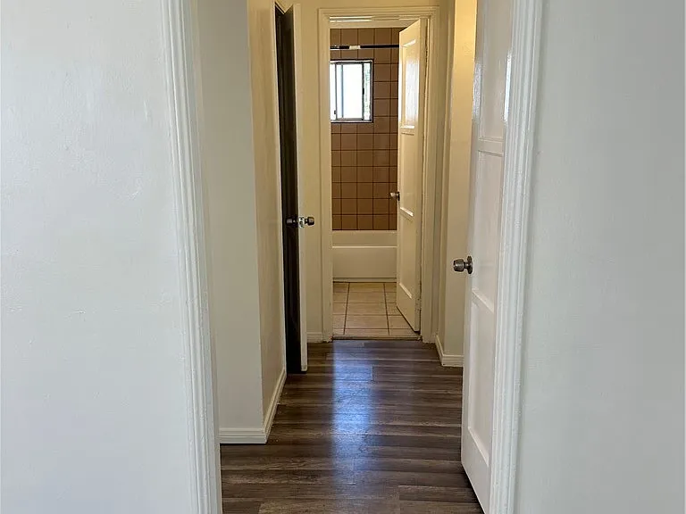 934 W 71st St #1/2 — Photo 4