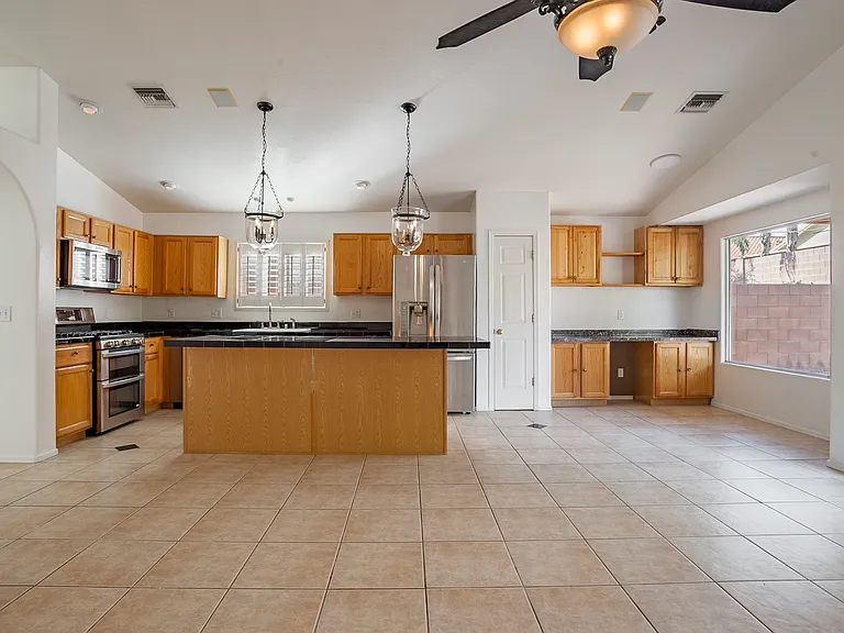 685 W Placita Vega Vis — Photo 2