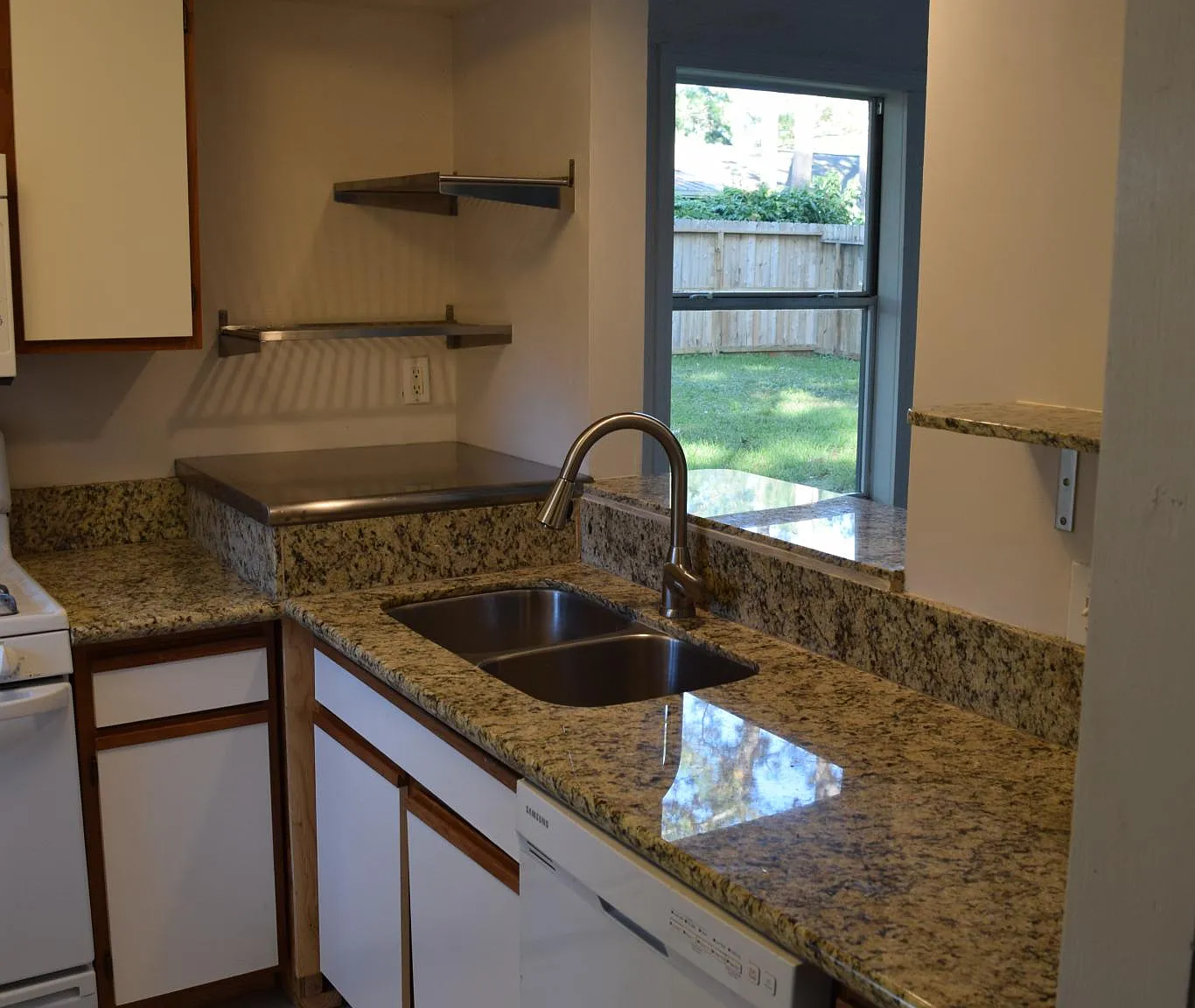 3 bed, 1337 sqft, $1,700 — Photo 2