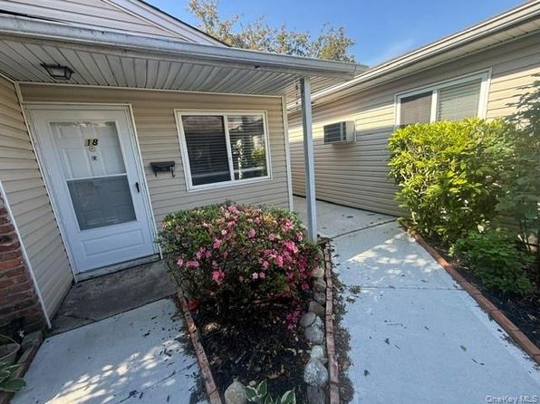 172 Parkcenter Dr, Deer Park, NY