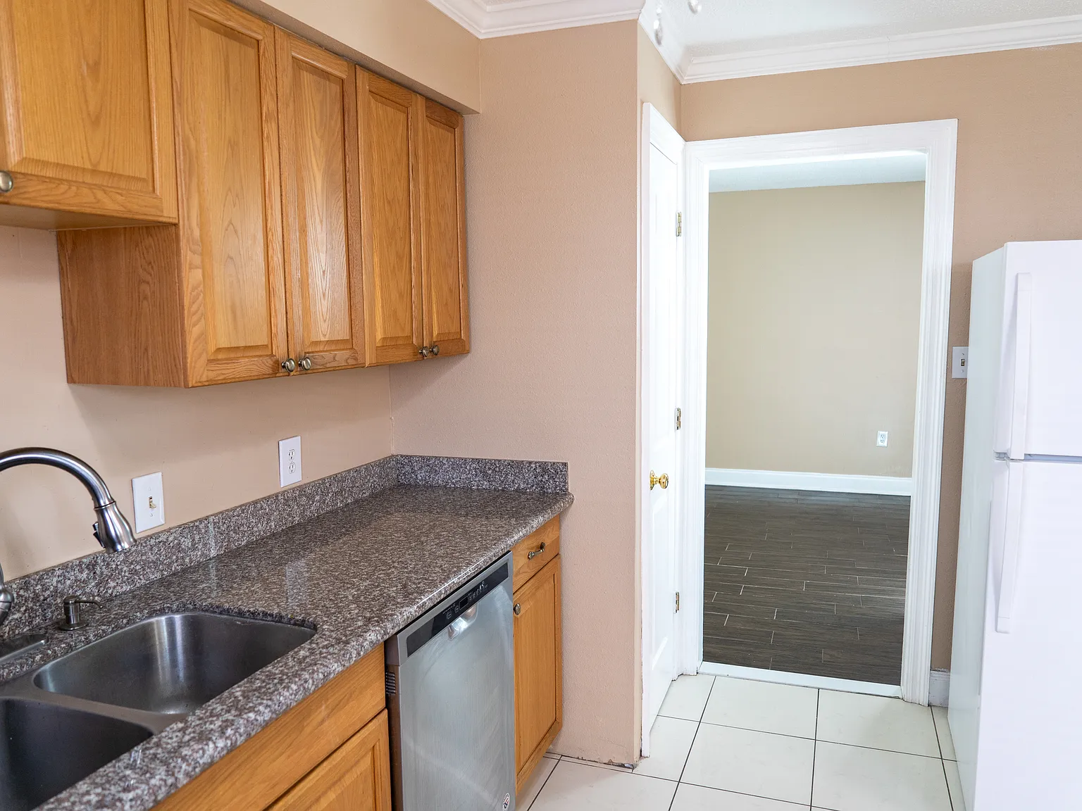 2 bed, 856 sqft, $1,200 — Photo 4