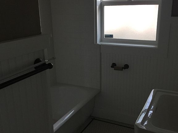5th image of 1068 E Roosevelt Ave
