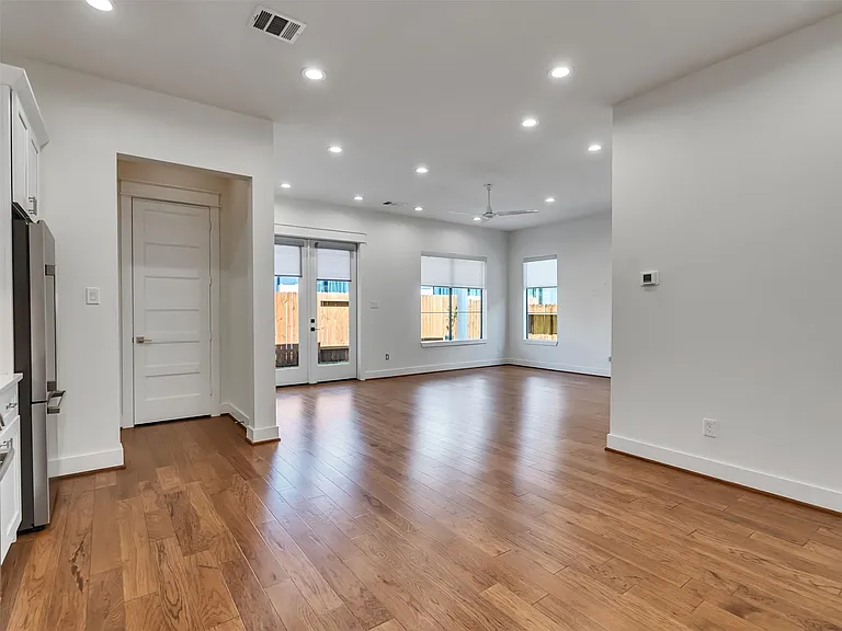 10330 Grove Row Ave — Photo 25
