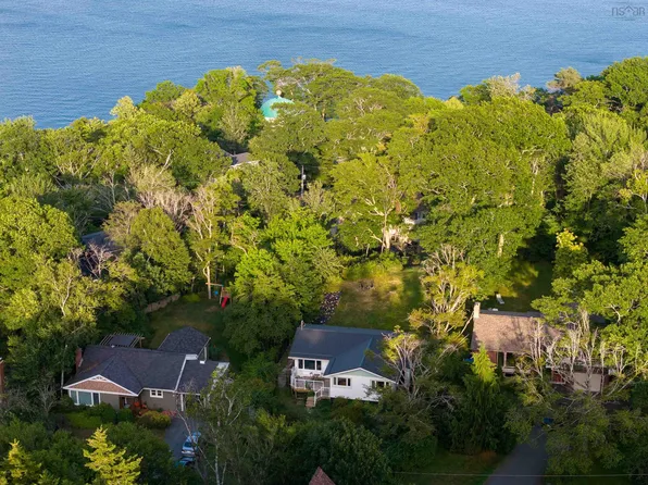 24 Lodge Dr, Halifax, NS B3M 2G7