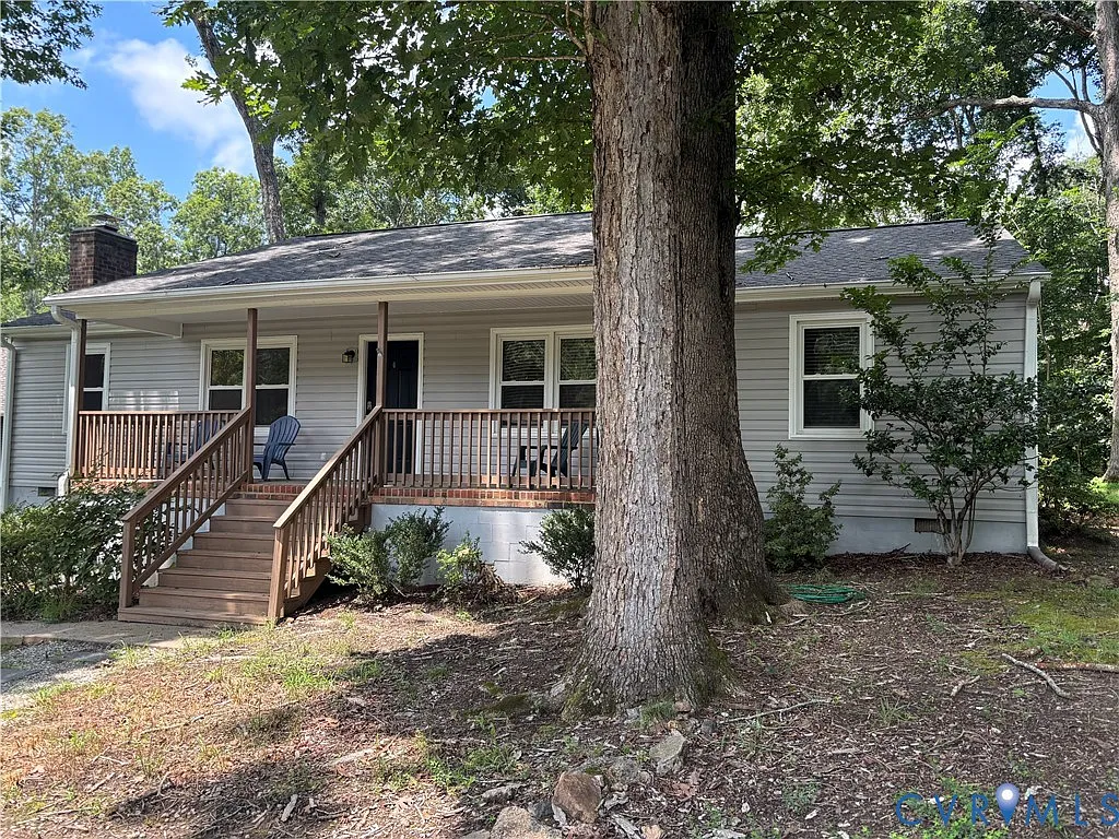 3 bed, 2.0 bath, 1352 sqft, $3,100 — Photo 2